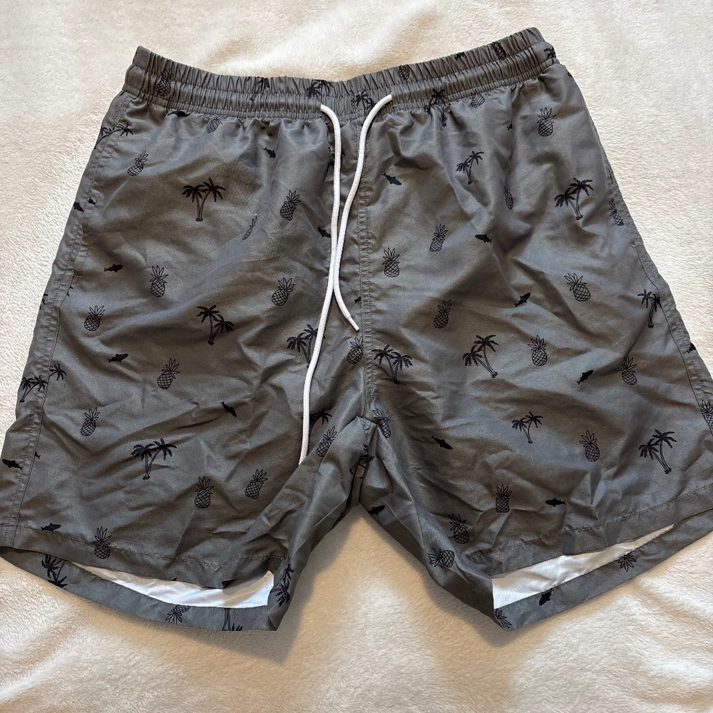 Tropical print green men’s swim trunks